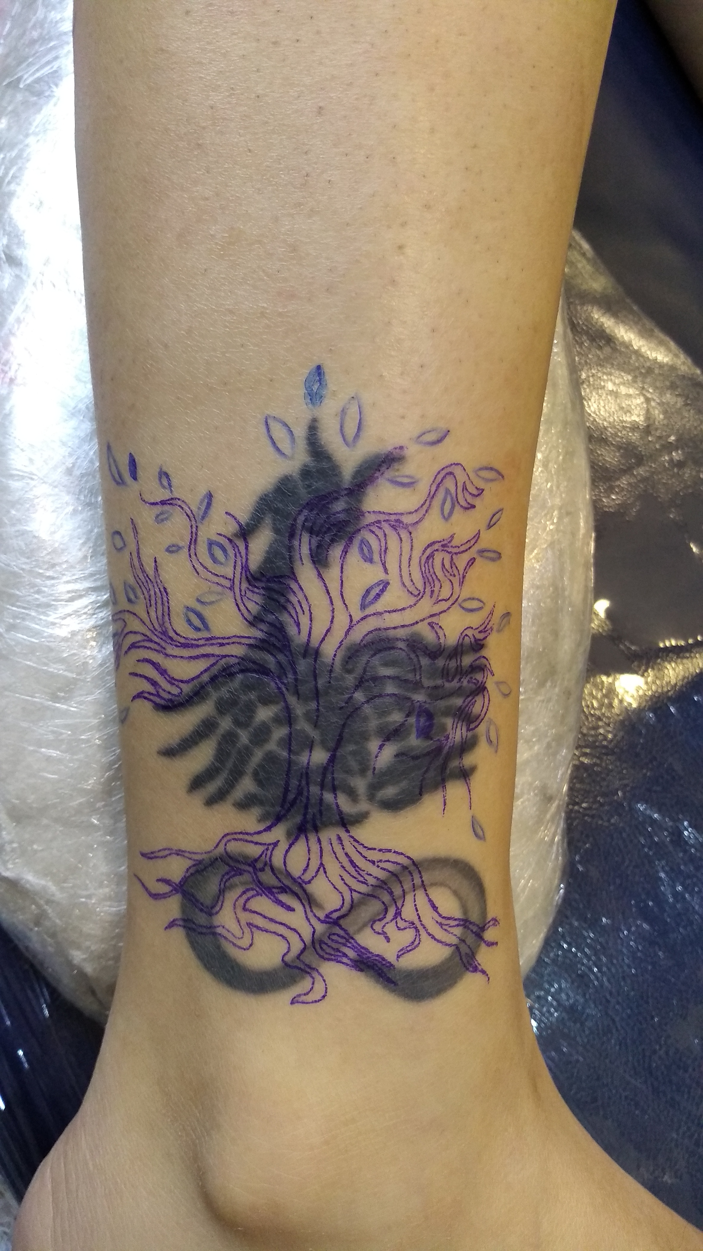 Tatuagem original antes do cover up — detalhe